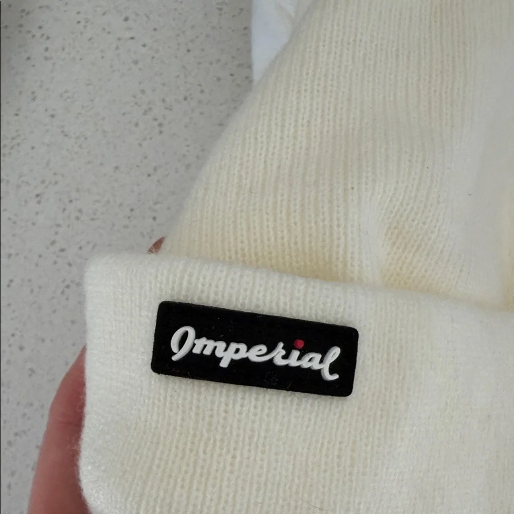 Women’s apres ski White Beanie